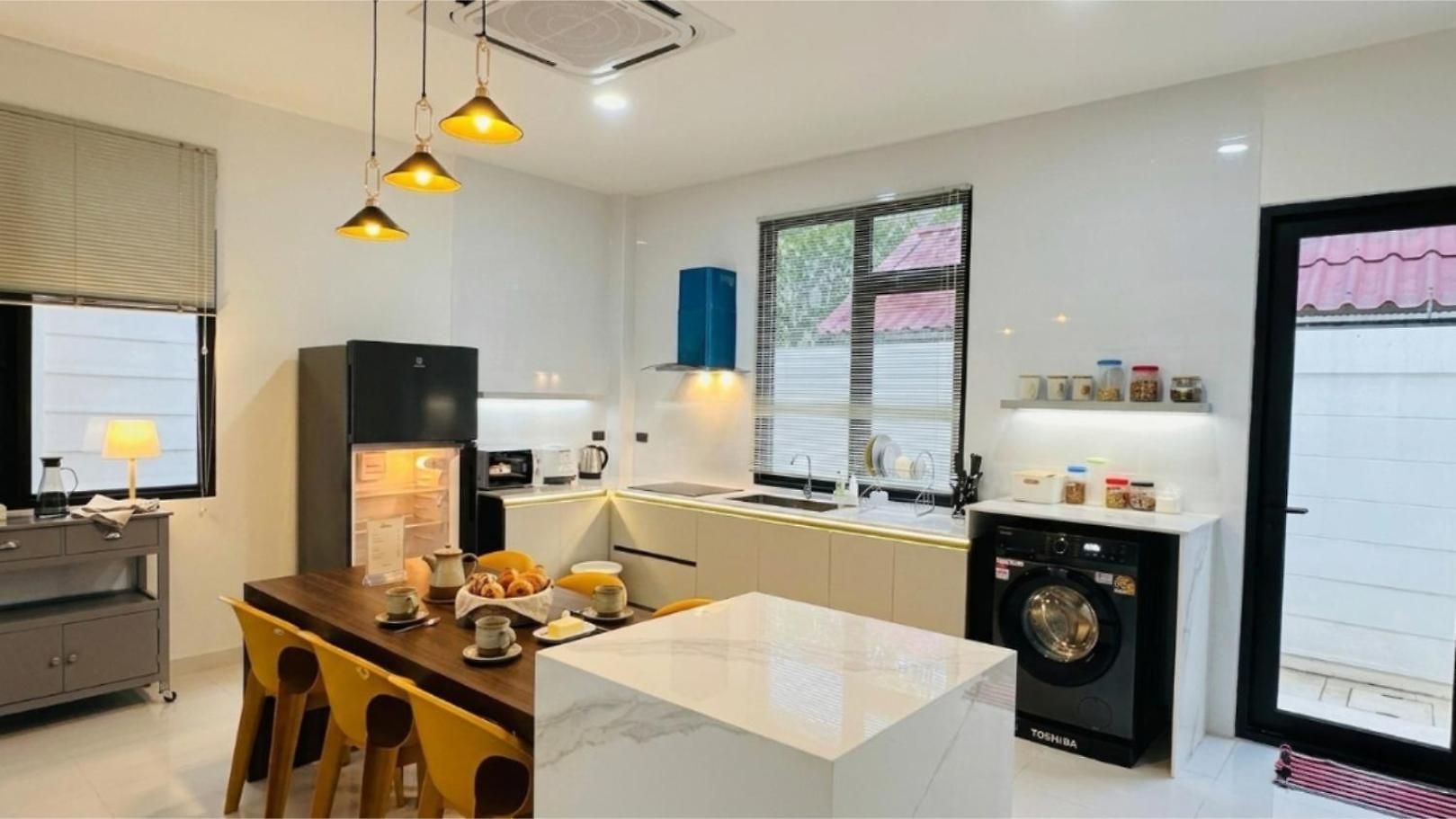 Amarin - Huge 7 Bedroom Private Pool House In Next To Walking Street วิลล่า