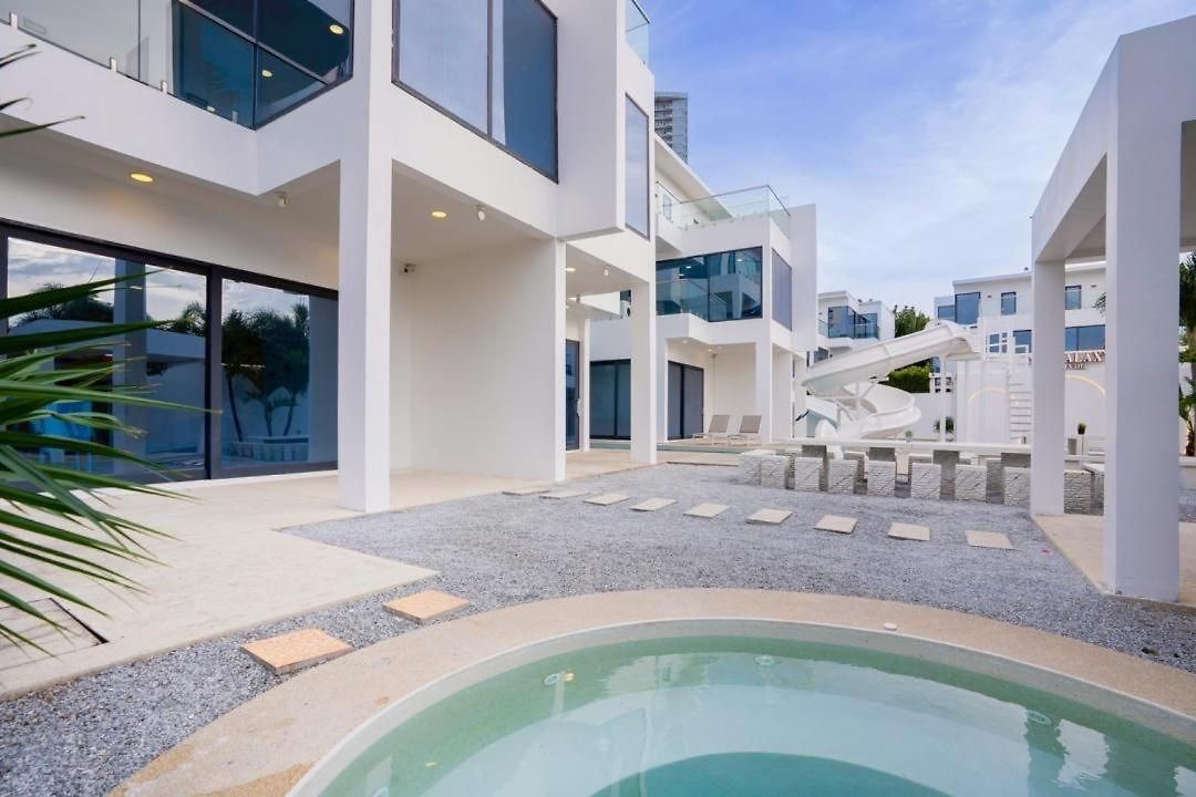 My Galaxy Pool 16br Near Jomtien Pattaya