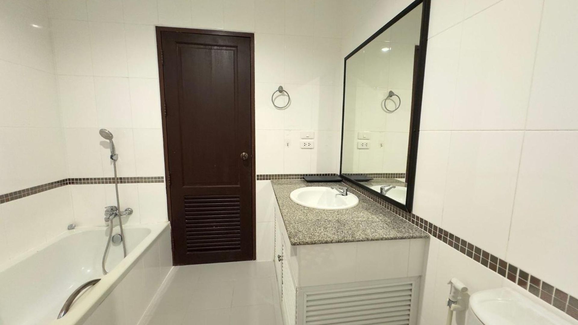Large Pool-view With Balcony - Tw Platinum Suites, Jomtien * Pattaya