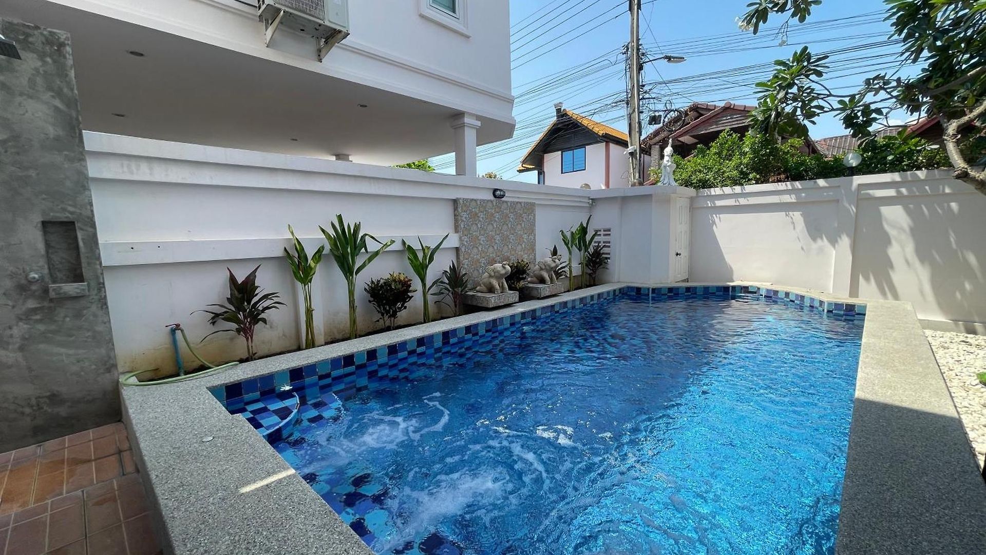 T2-central Pool Near Walking Street
