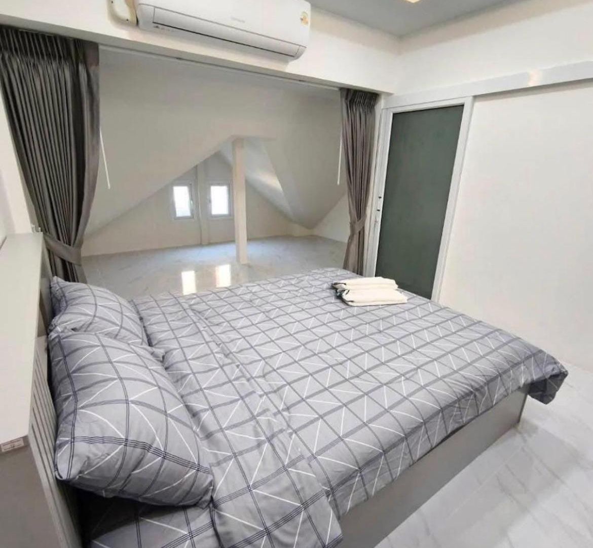 วิลล่า Corrib Village Phratamnak Cozy 4 Bdr Pool *