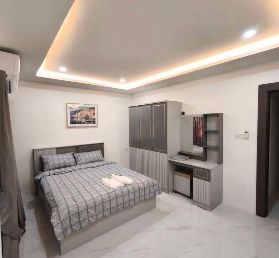 วิลล่า Corrib Village Phratamnak Prime Location 4bdr Villa,pool