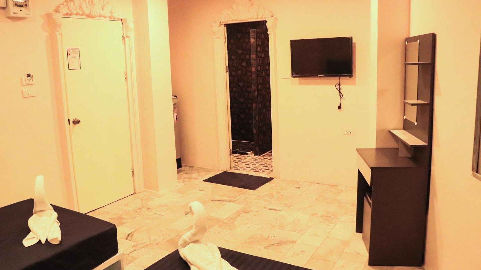 Galaxy Inn, * Pattaya
