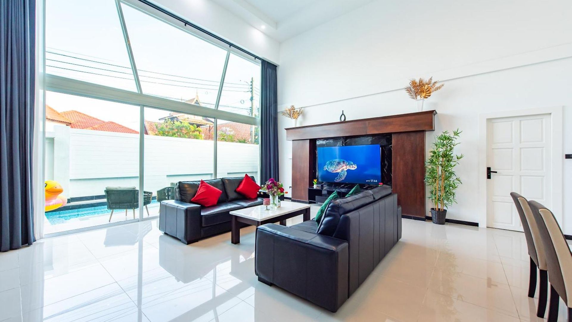 Lagoon Breeze 4br Pool Near Walking Street วิลล่า