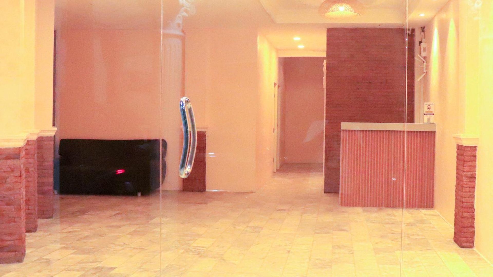 โรงแรม Galaxy Inn, *