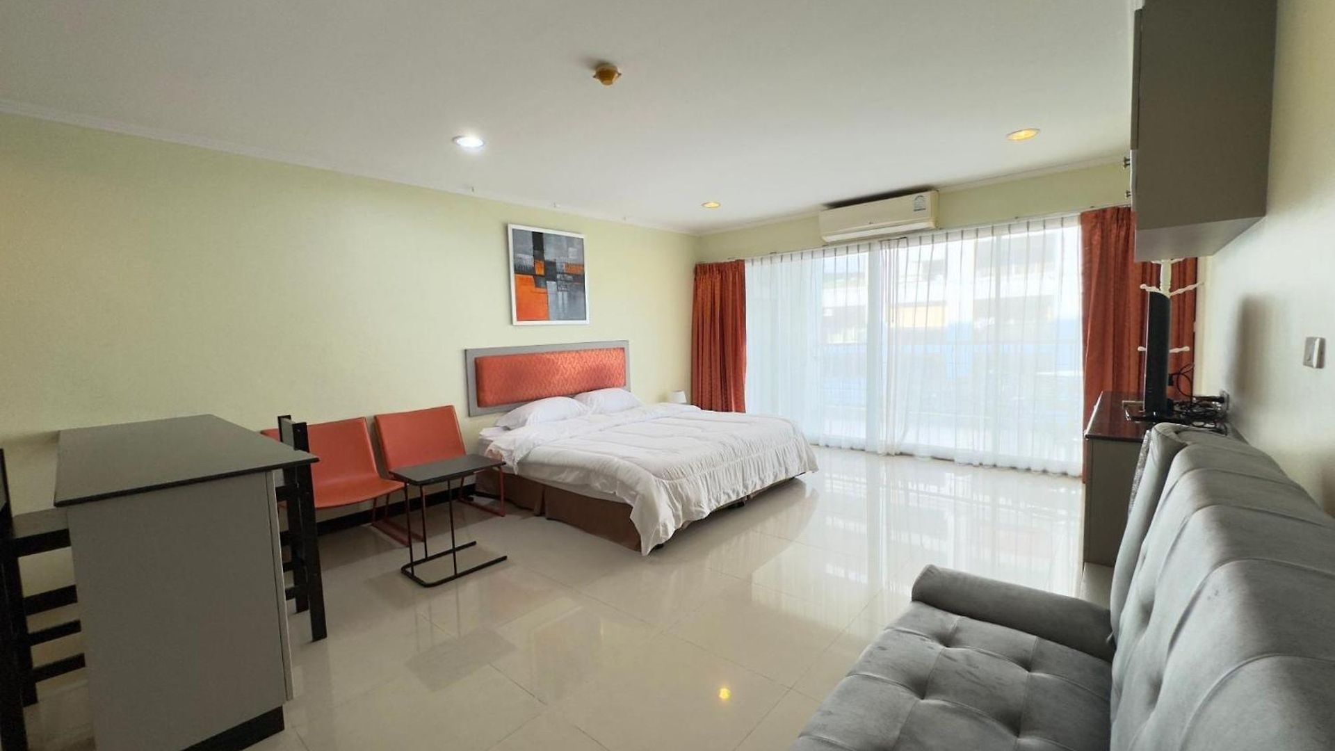 Large Pool-view With Balcony - Tw Platinum Suites, Jomtien