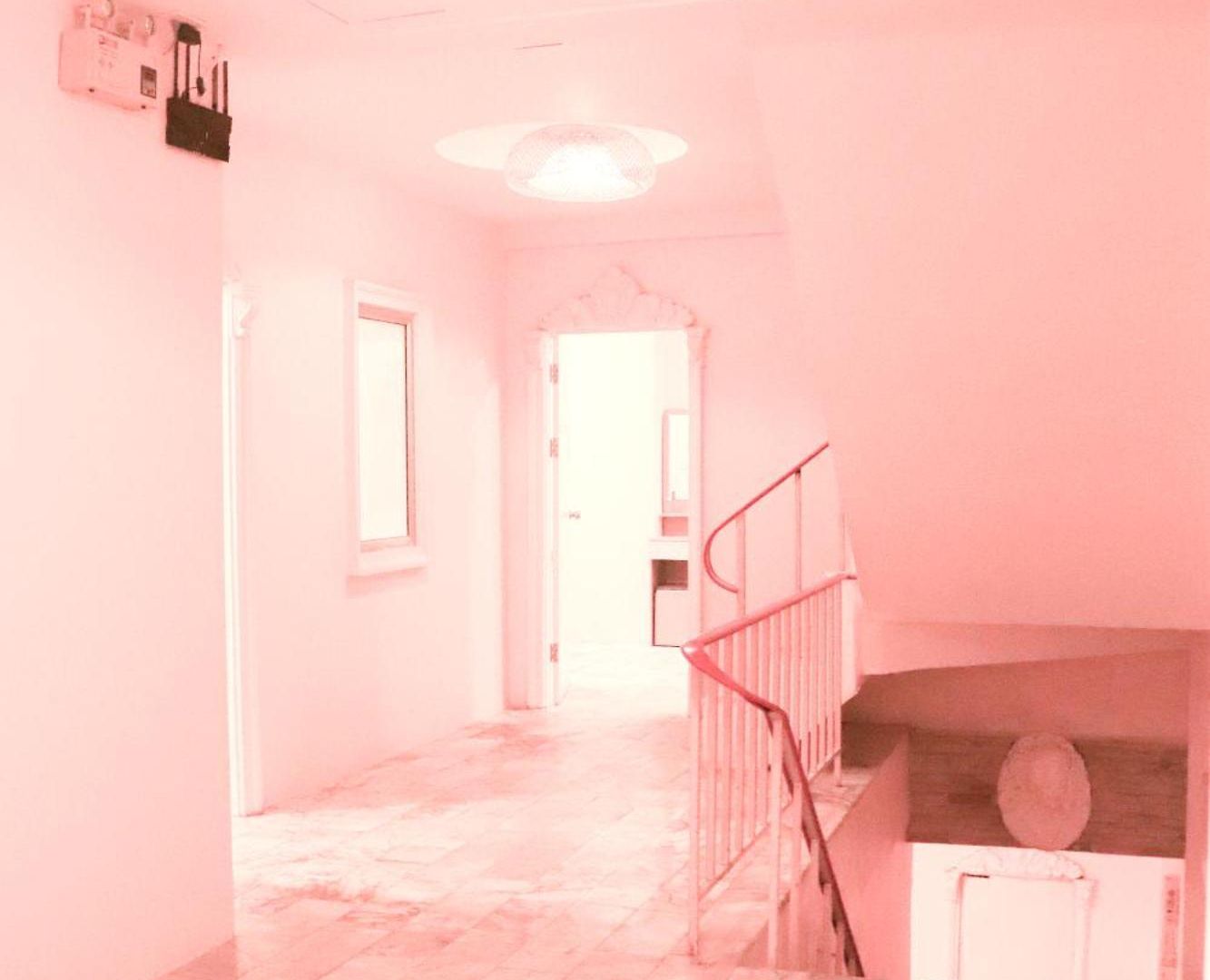 Galaxy Inn, โรงแรม *