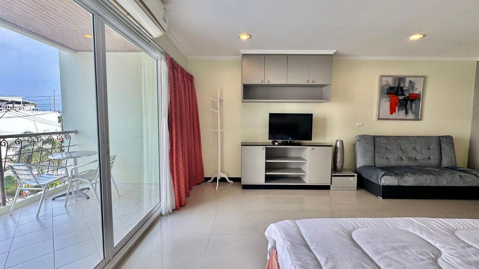 Large Pool-view With Balcony - Tw Platinum Suites, Jomtien * Pattaya
