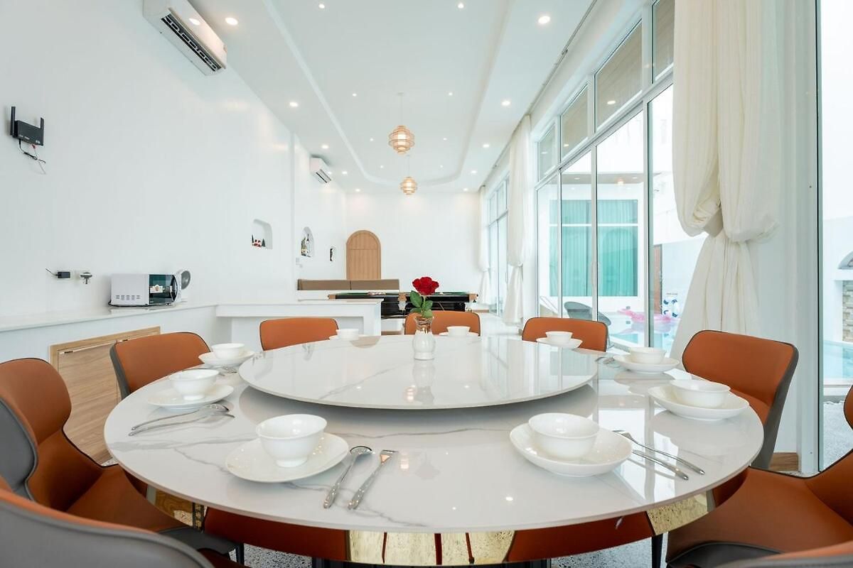 Location 5br Pool Downtown วิลล่า Pattaya