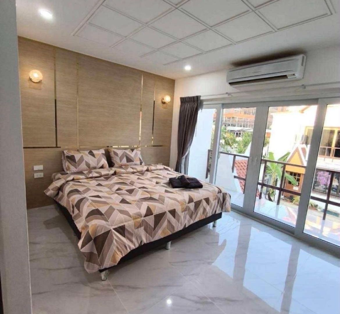 Corrib Village Phratamnak Prime Location 4bdr Villa,pool วิลล่า Pattaya