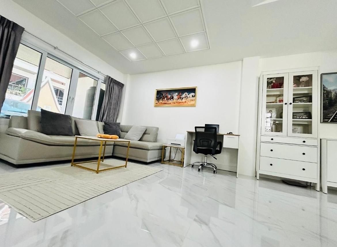 Corrib Village Phratamnak Cozy 4 Bdr Pool Pattaya