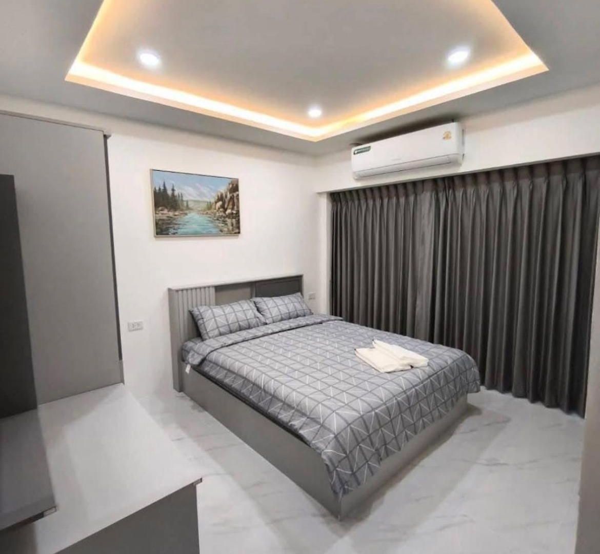 วิลล่า Corrib Village Phratamnak Cozy 4 Bdr Pool