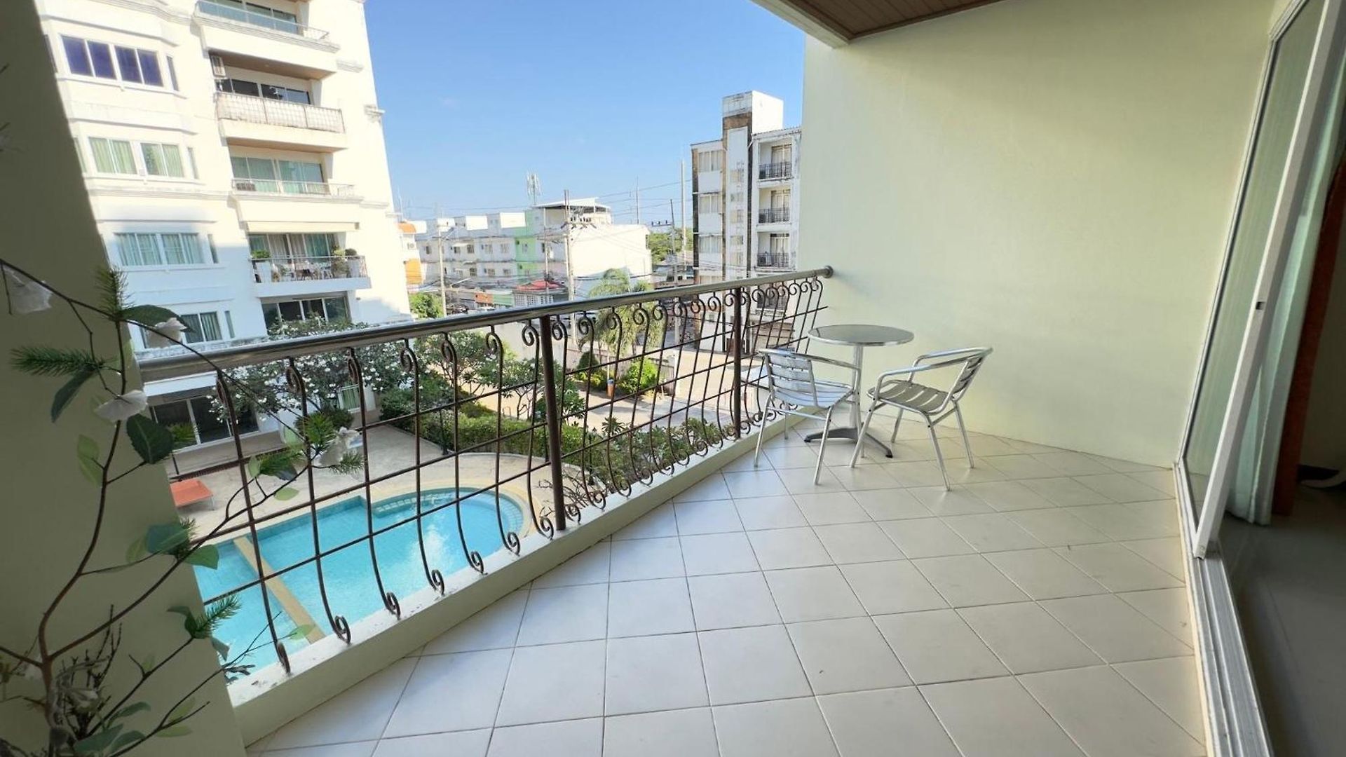 Large Pool-view With Balcony - Tw Platinum Suites, Jomtien Holiday home Pattaya