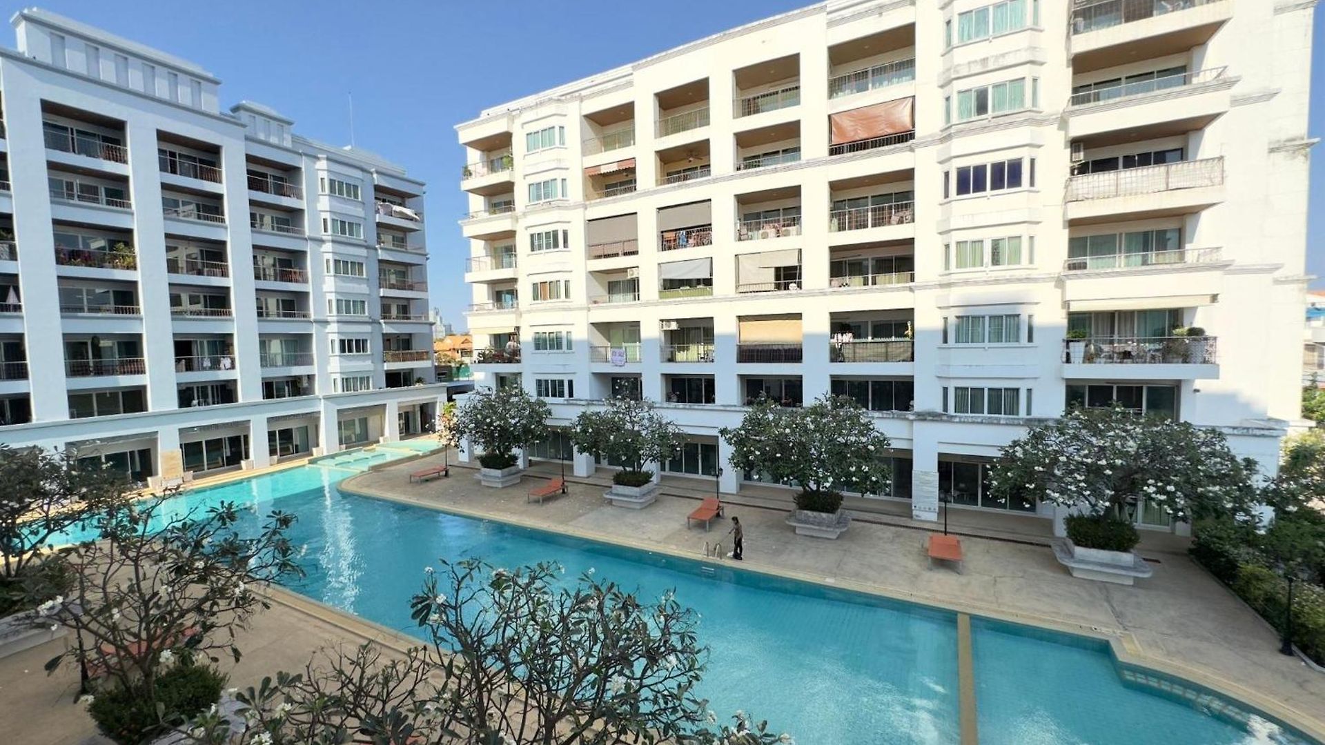 Large Pool-view With Balcony - Tw Platinum Suites, Jomtien *