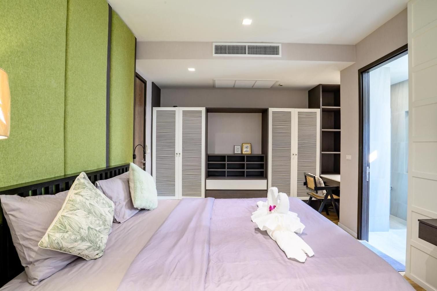 Modern 4br Pool In Good Location วิลล่า