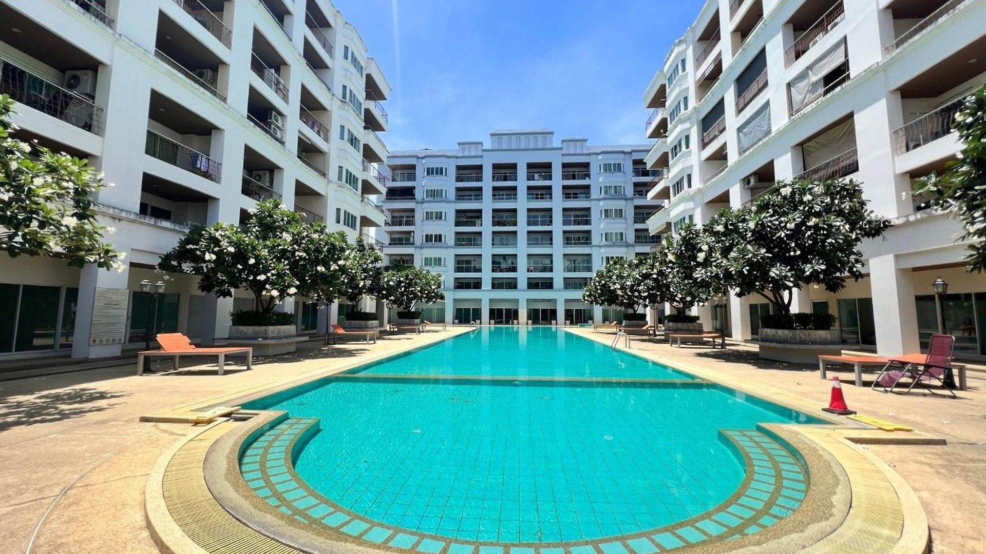 Large Pool-view With Balcony - Tw Platinum Suites, Jomtien Holiday home Pattaya