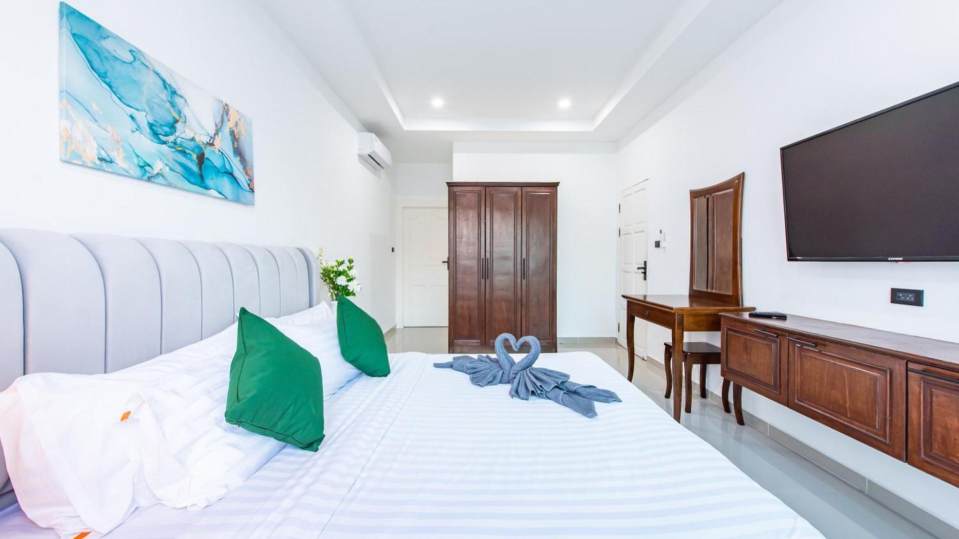 Lagoon Breeze 4br Pool Near Walking Street * Pattaya