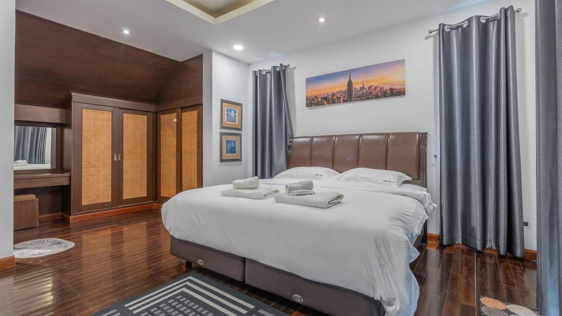 Villa Thai Ins-style Pool 3br Near Hollywood Pattaya