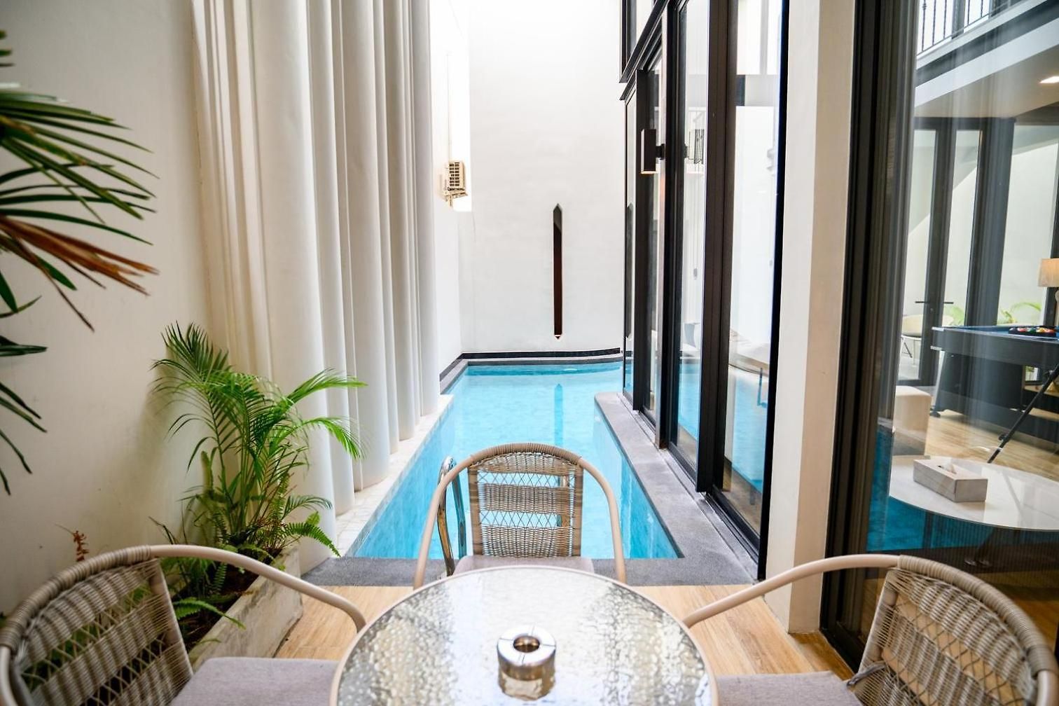 Modern 4br Pool In Good Location *