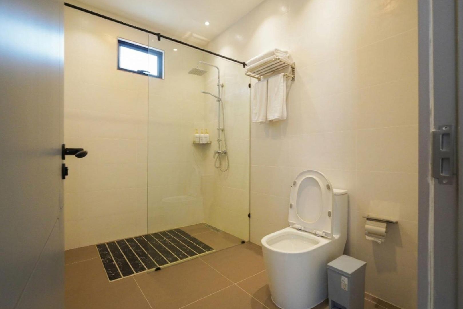 Amarin - Huge 7 Bedroom Private Pool House In Next To Walking Street วิลล่า Pattaya