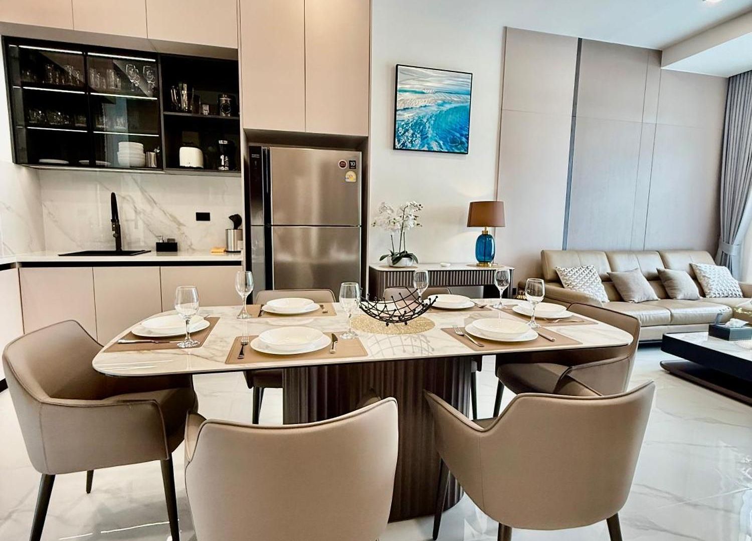 La Richie - Luxury Townhouse In A Comfortable Area