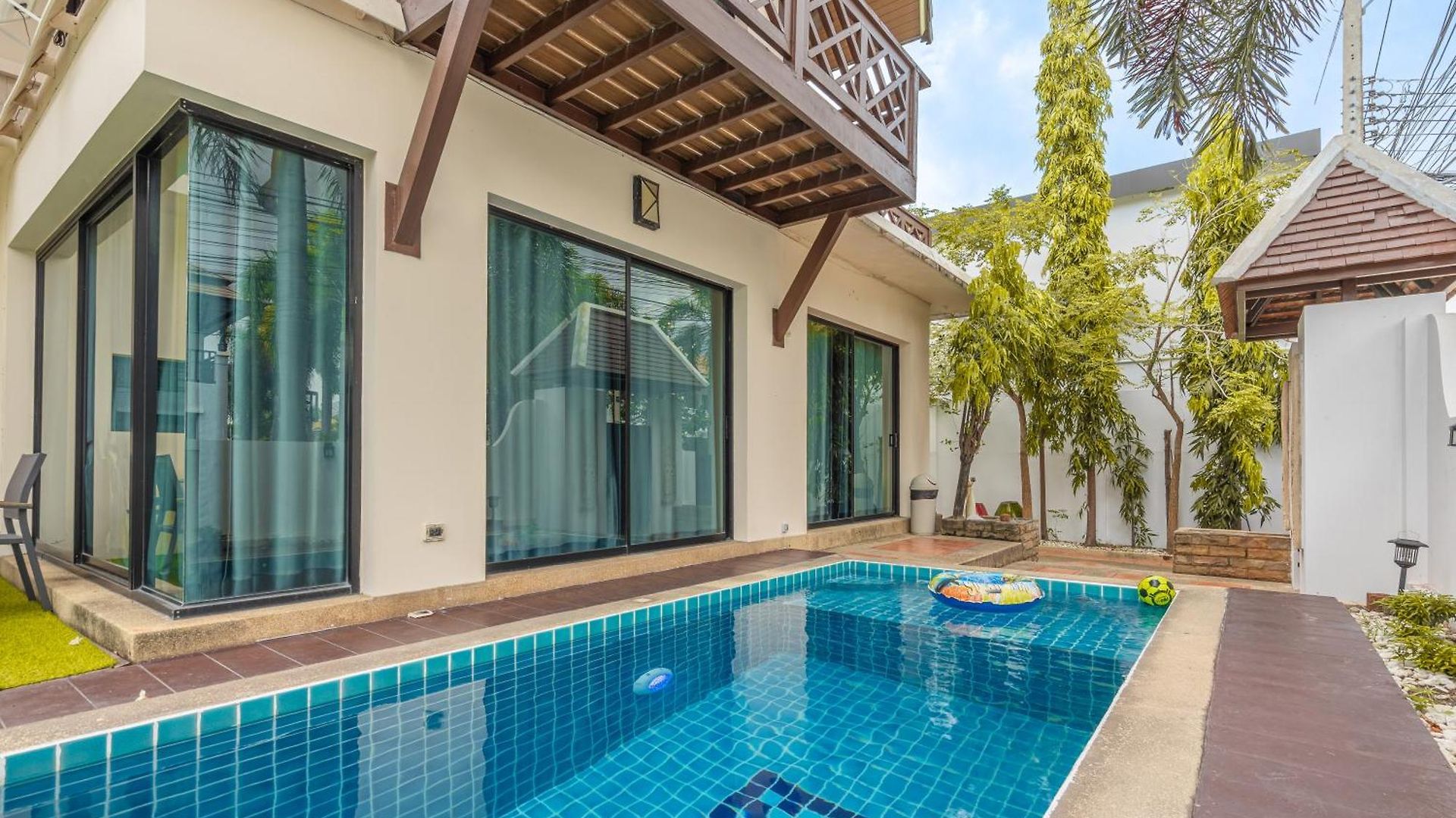 Thai Ins-style Pool 3br Near Hollywood Villa