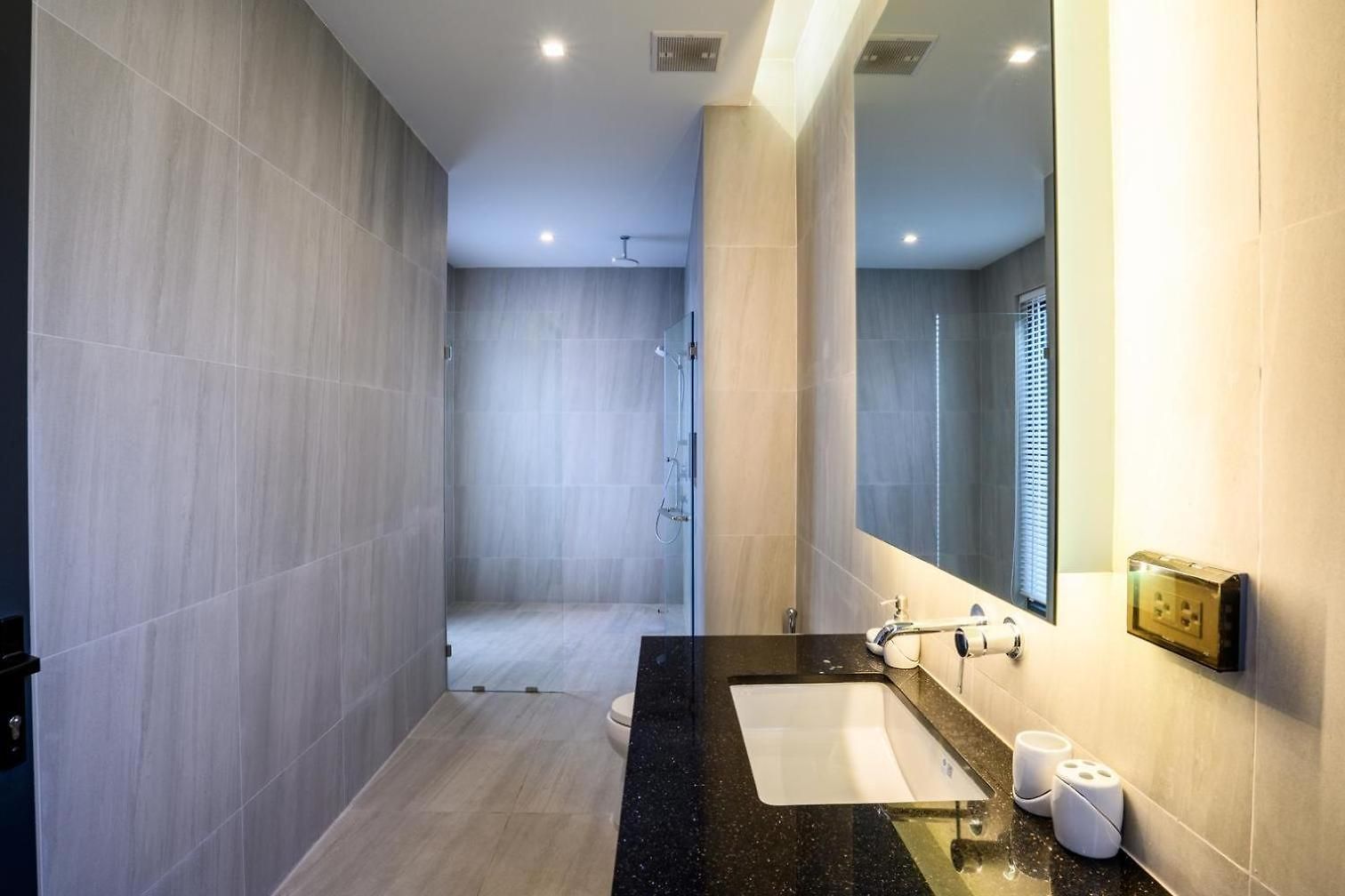 Modern 4br Pool In Good Location วิลล่า Pattaya