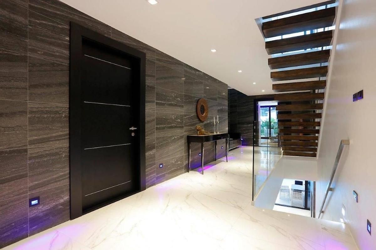 1600m Nearly Walkstreet Elevator