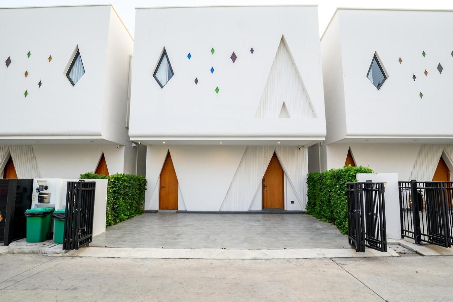 Modern 4br Pool In Good Location วิลล่า *