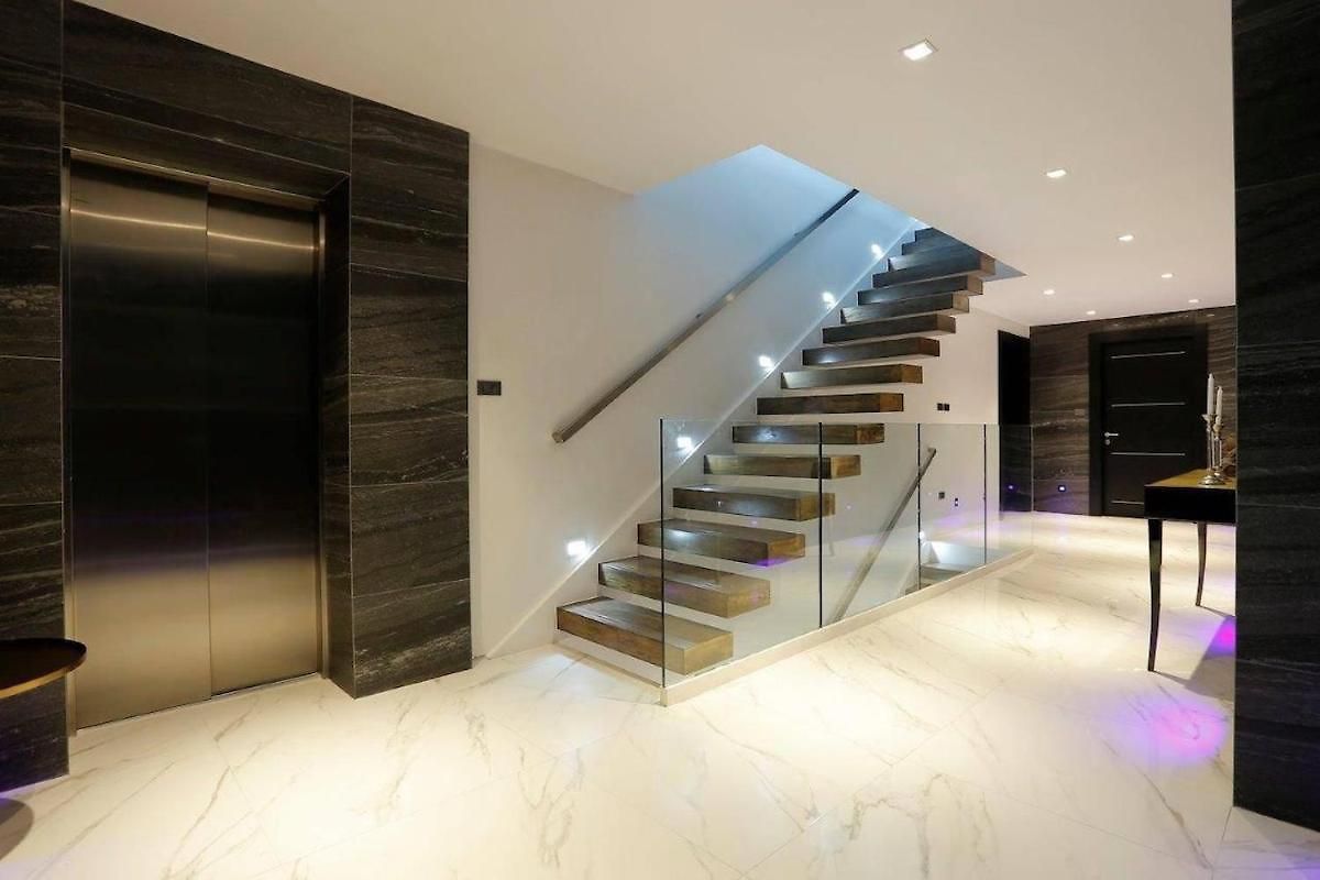 1600m Nearly Walkstreet Elevator *