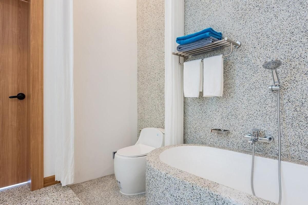 Location 5br Pool Downtown