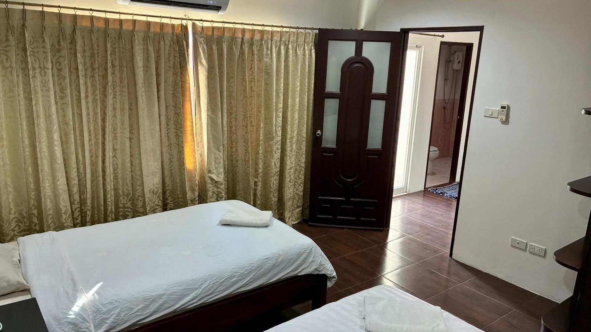 Farang House อพาร์ตโฮเทล