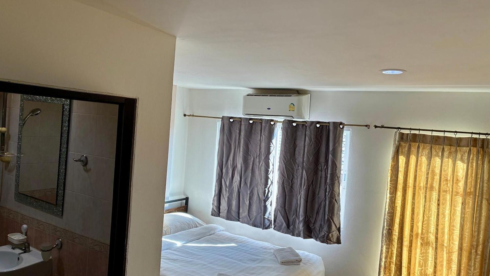Farang House 3*