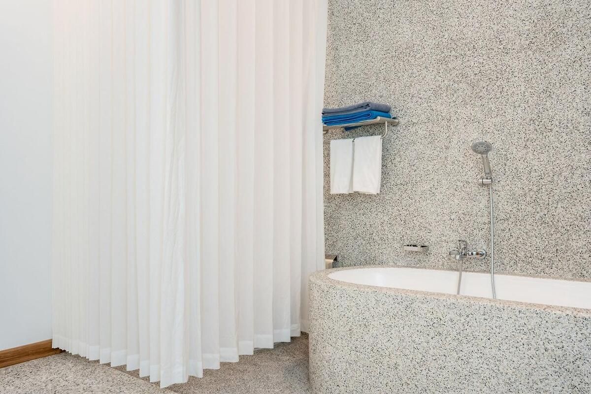 Location 5br Pool Downtown