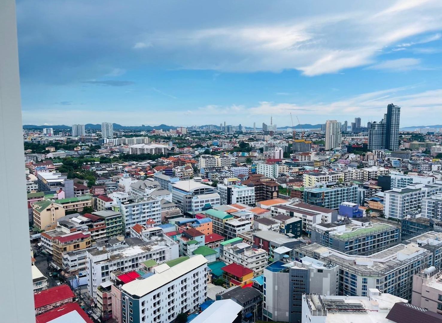 อพาร์ทเม้น The Base Sea View By Numam