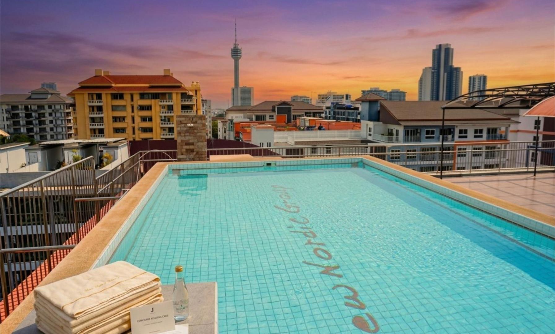อพาร์ทเม้น Ideally Located On Jomtien Phratamnak