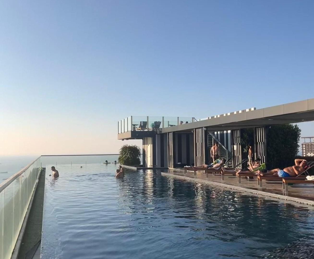 The Base High Floor And Seaview *