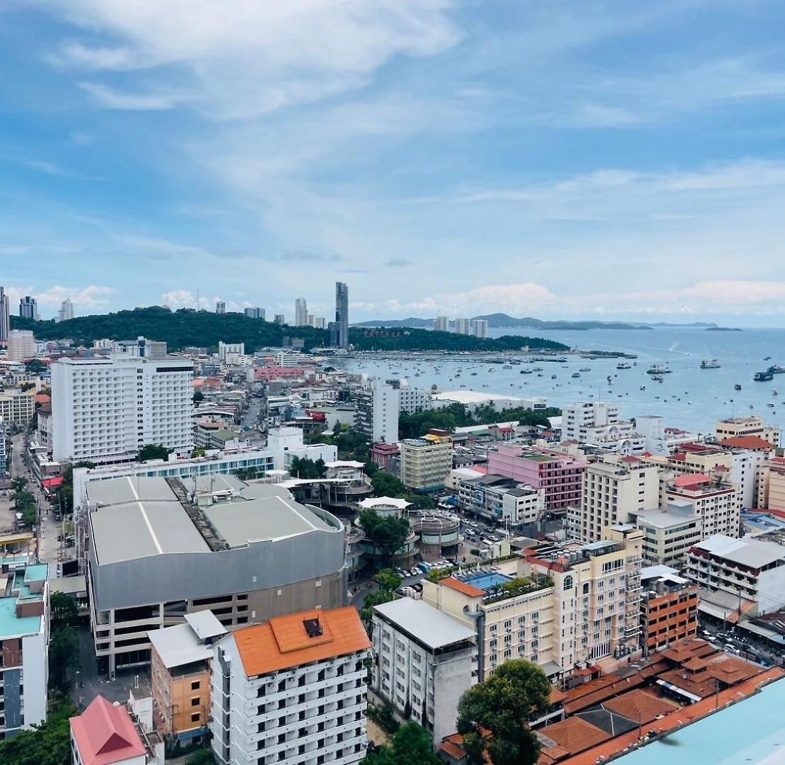 อพาร์ทเม้น The Base Sea View By Numam *