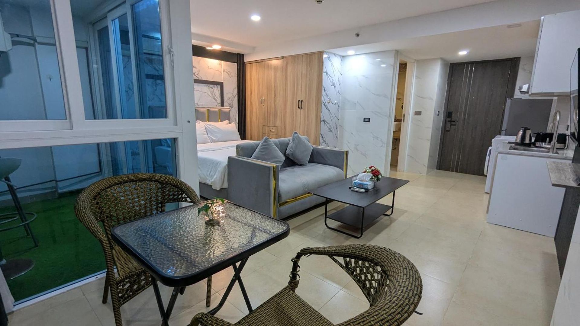 อพาร์ทเม้น Luxury Pool Centara Avenue