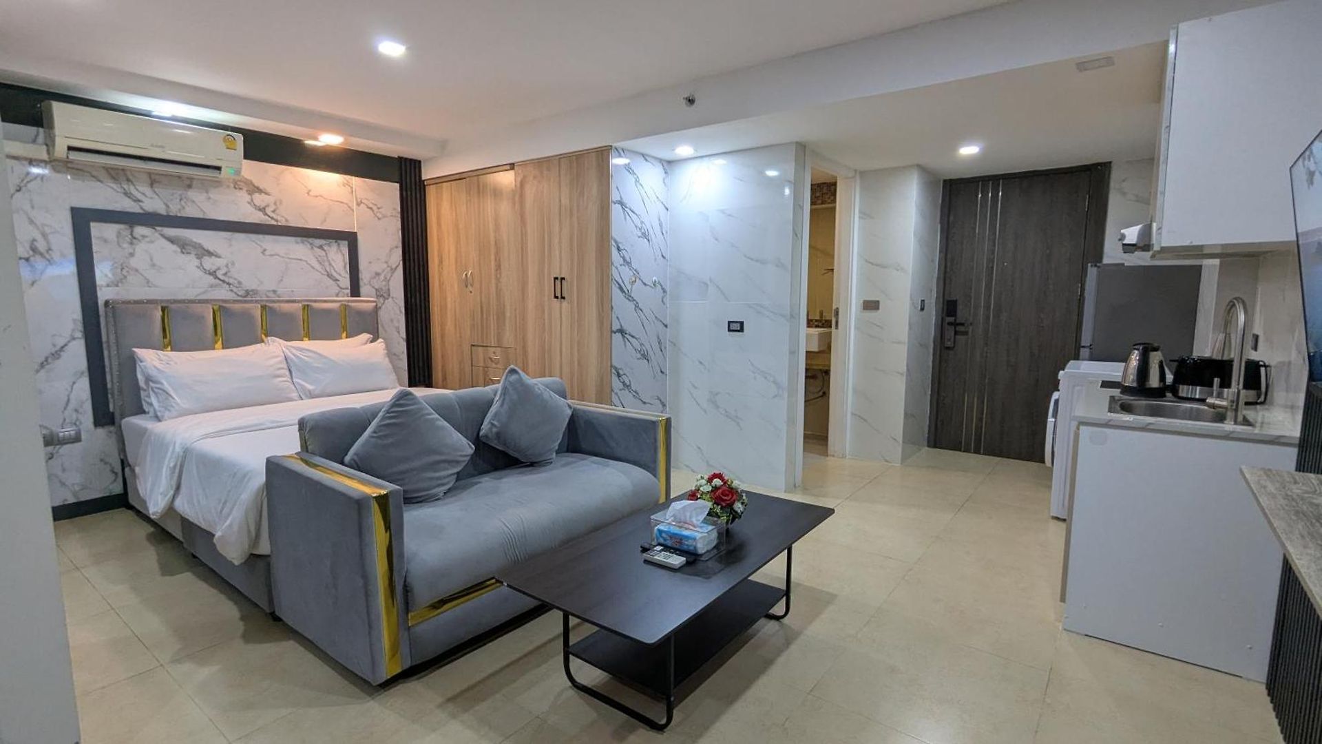 อพาร์ทเม้น Luxury Pool Centara Avenue