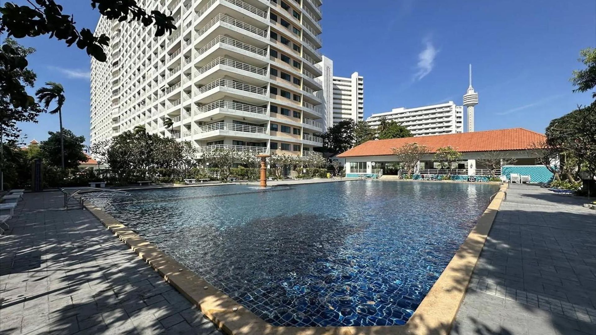 อพาร์ทเม้น Floor Overlooking Jomtien *