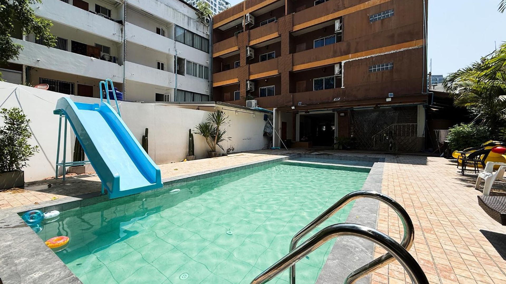 Cocoon Hideaway