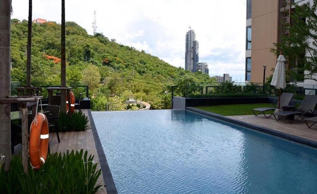 High Floor 2br Sea View Prime Location * Pattaya