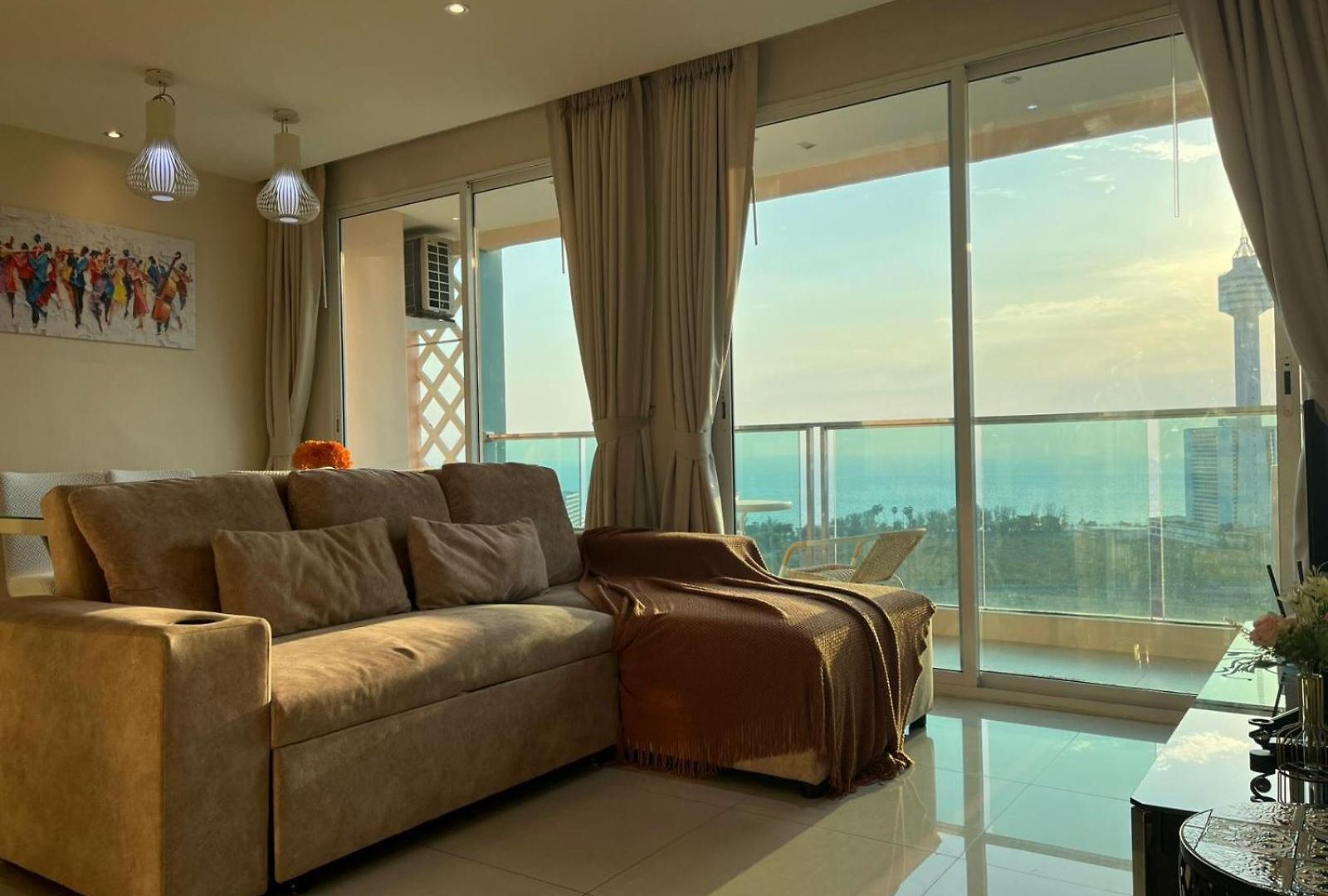2 Bed Seaview -best Of Location A Gem * Pattaya