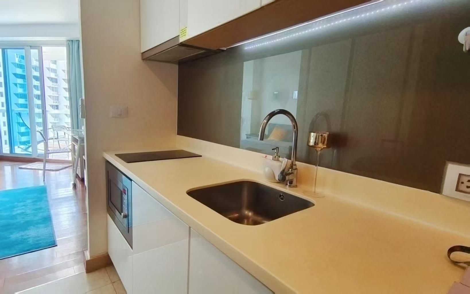 อพาร์ทเม้น The Palm Wongamat Front Sea View Pattaya