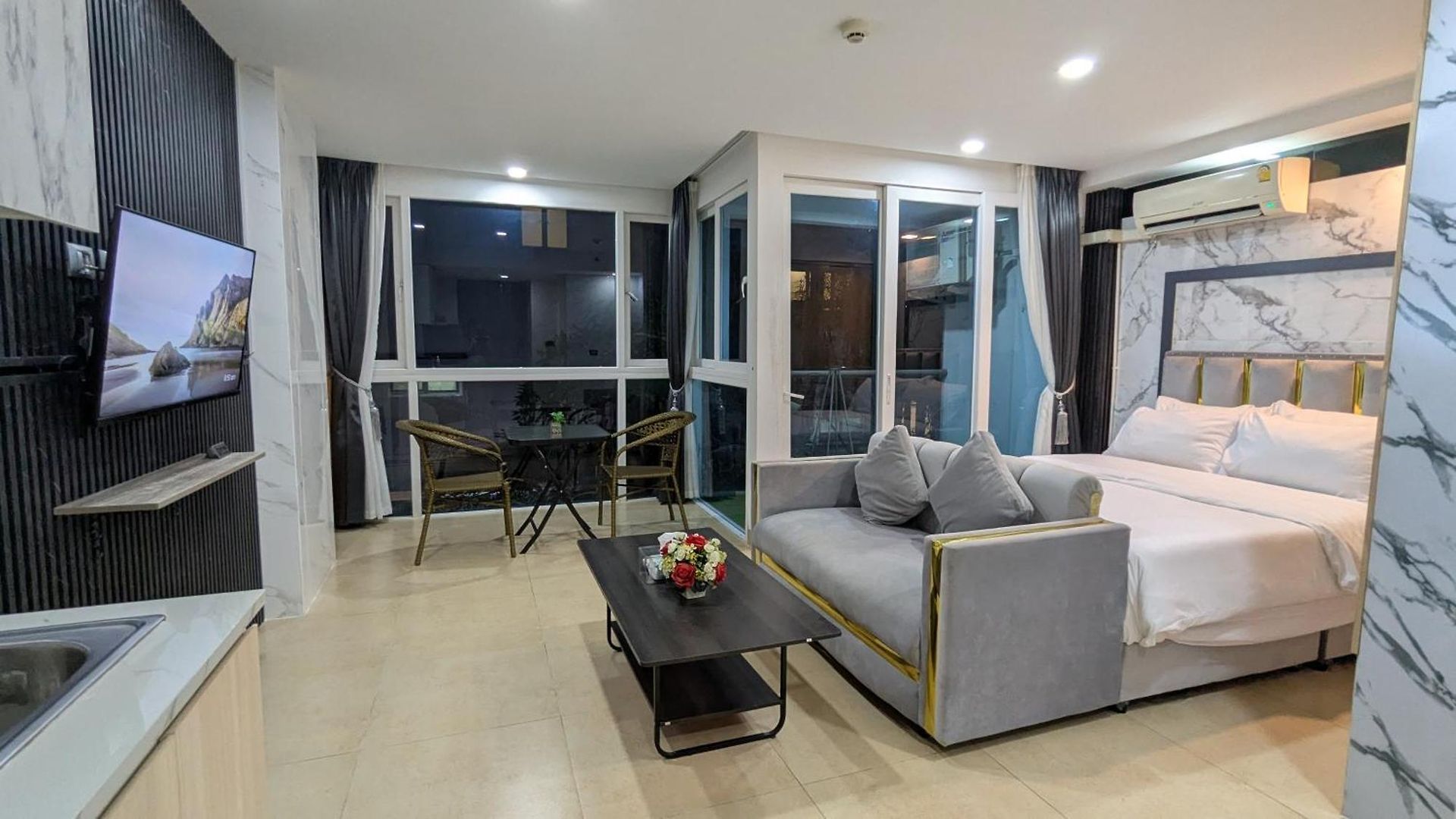 Luxury Pool Centara Avenue อพาร์ทเม้น