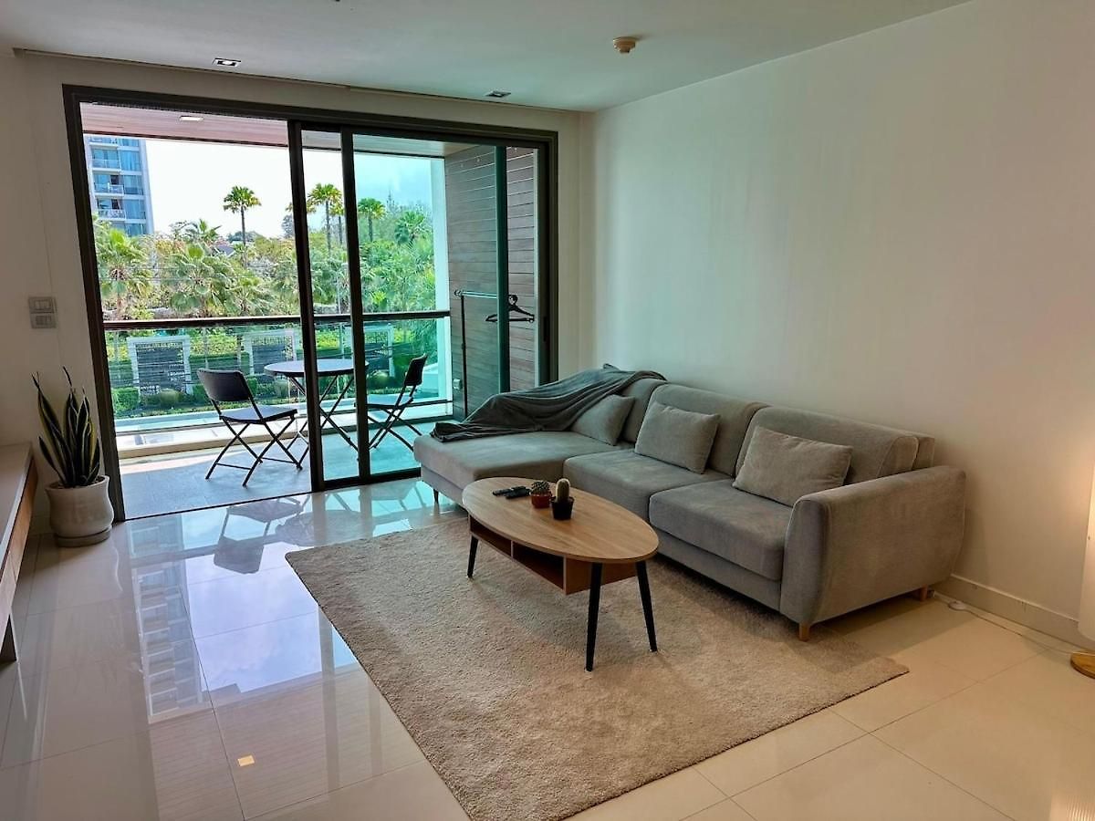 อพาร์ทเม้น Fancy Beachfront Pattaya