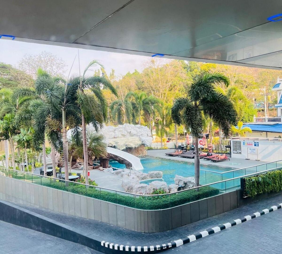 อพาร์ทเม้น Sea View 1br The Sky Pattaya