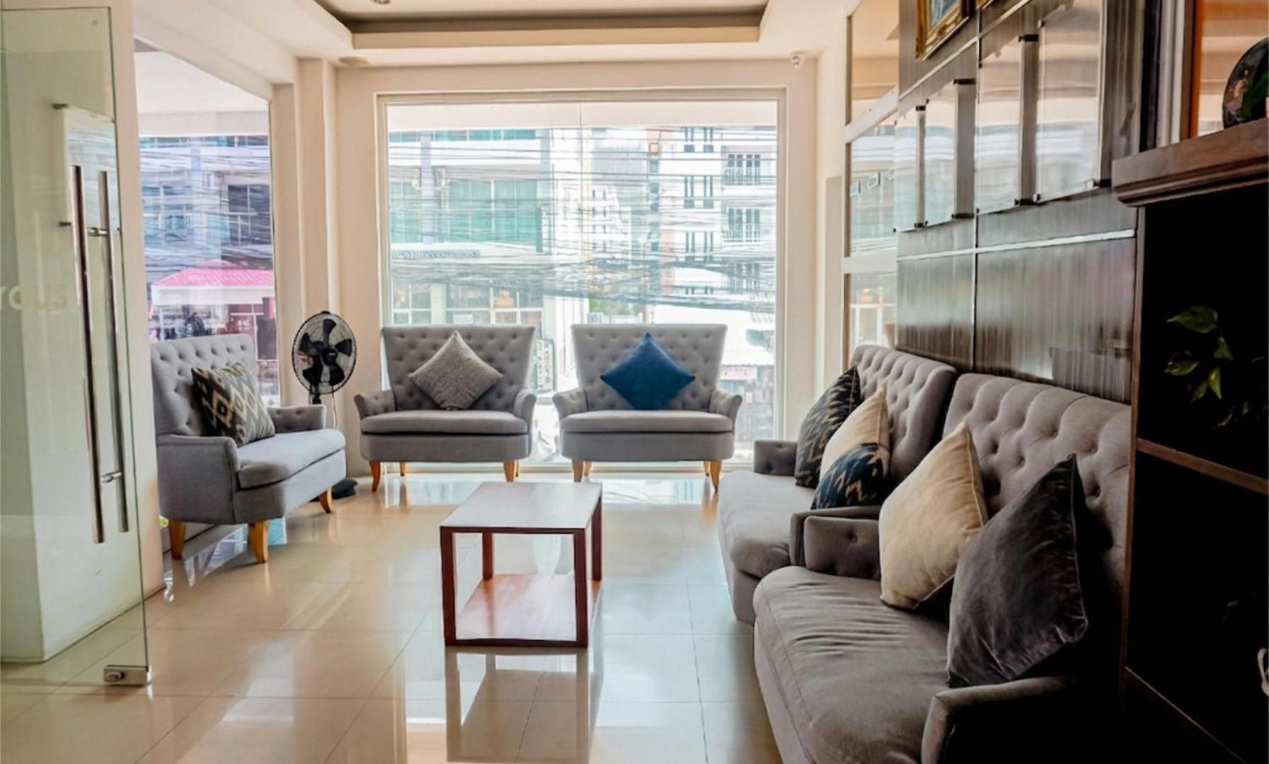 Ideally Located On Jomtien Phratamnak Pattaya