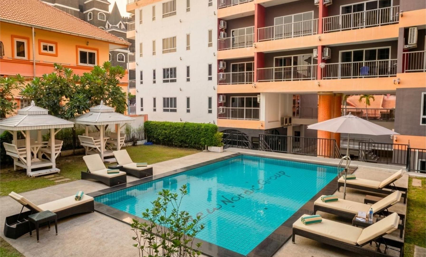 อพาร์ทเม้น Ideally Located On Jomtien Phratamnak Pattaya